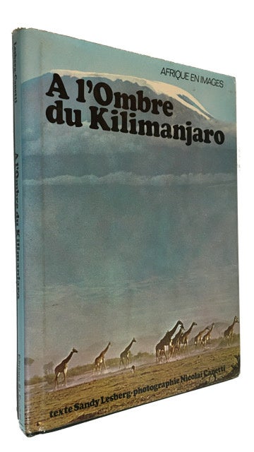 Item #91246 Afrique en Images: A l'Ombre du Kilimanjaro. Nicolai Canetti, Texte, Sandy Lesberg, photos.