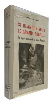 Item #93766 Si Blanche sous le Grand Soleil...Un Séjour Mouvementé au Soudan Français). Jane...